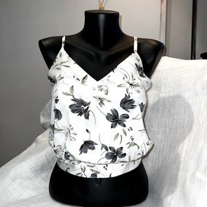FLORAL WHITE NAVY CROP TOP
